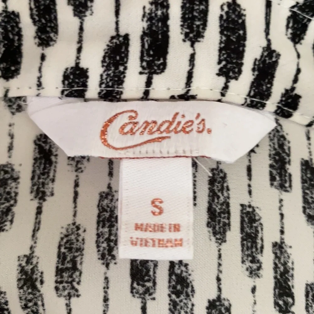 24:03 - Candies Button Down Blouse w/cut out shoulder - Picture 9 of 16